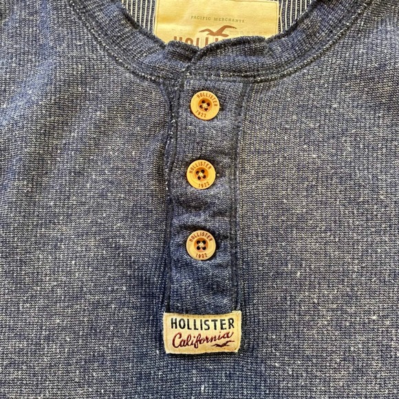 Hollister Mens Blue Waffle Knit Large Henley Shirt Long Sleeve Large Logo Patch - Picture 4 of 7